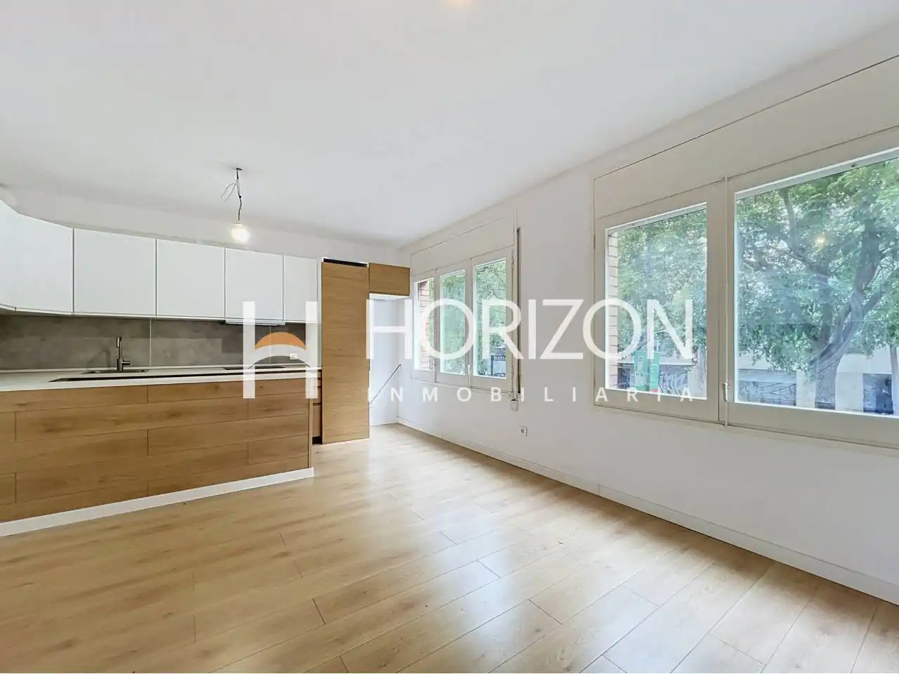 Vista exterior de Piso en venta en Barcelona con Parquet, Trastero y Amueblado