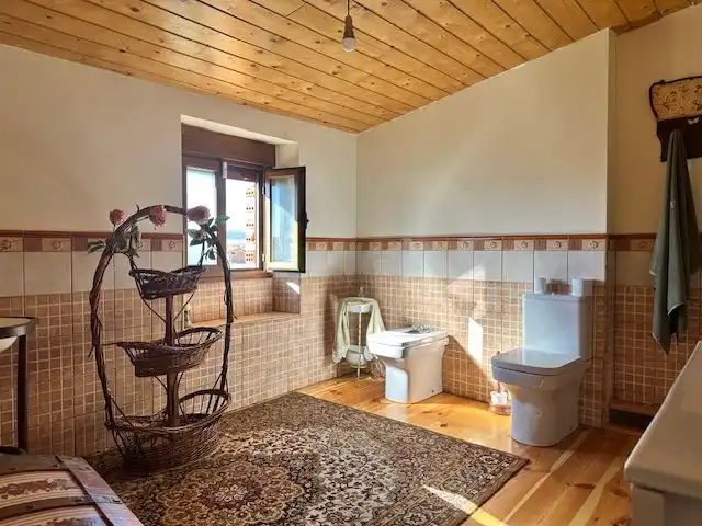 Bathroom of Houses for sale in Destriana  with Heating