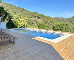 Swimming pool of House or chalet for sale in Estepona  with Air Conditioner, Terrace and Furnished