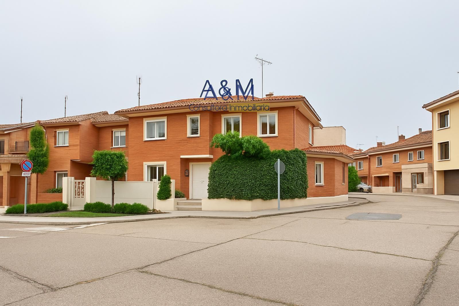 Exterior view of Single-family semi-detached for sale in Cigales  with Heating