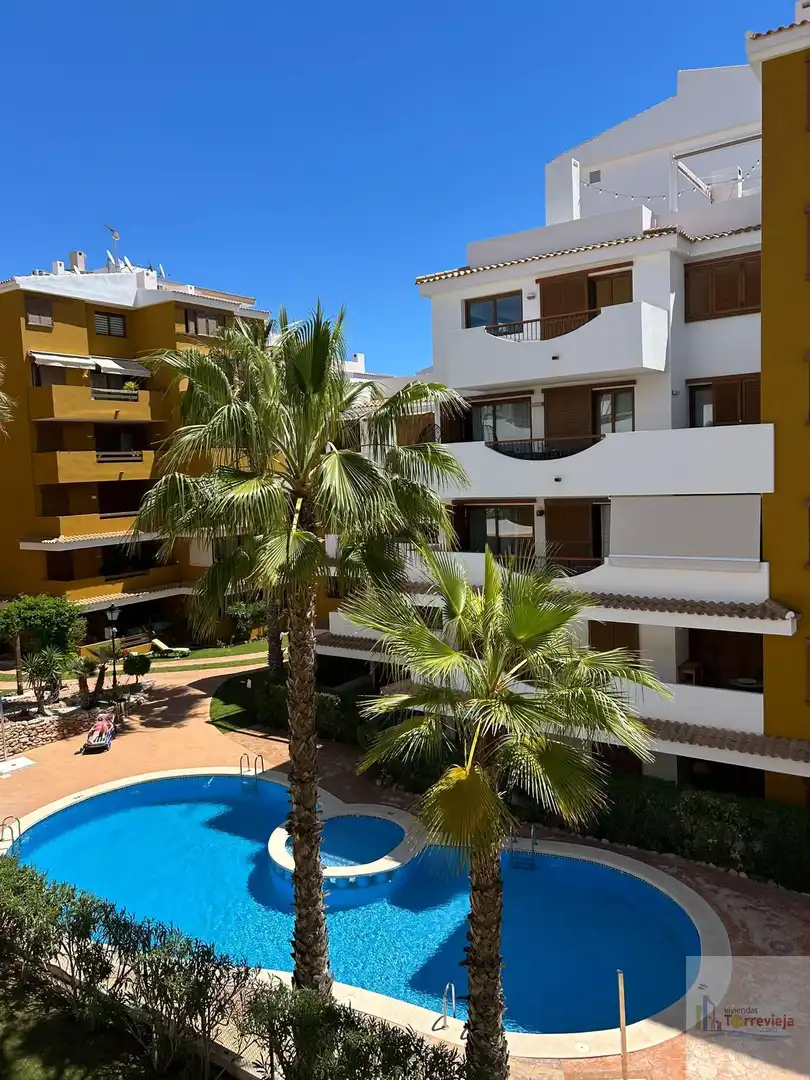Vista exterior de Apartament de lloguer en Torrevieja amb Aire condicionat, Calefacció i Terrassa