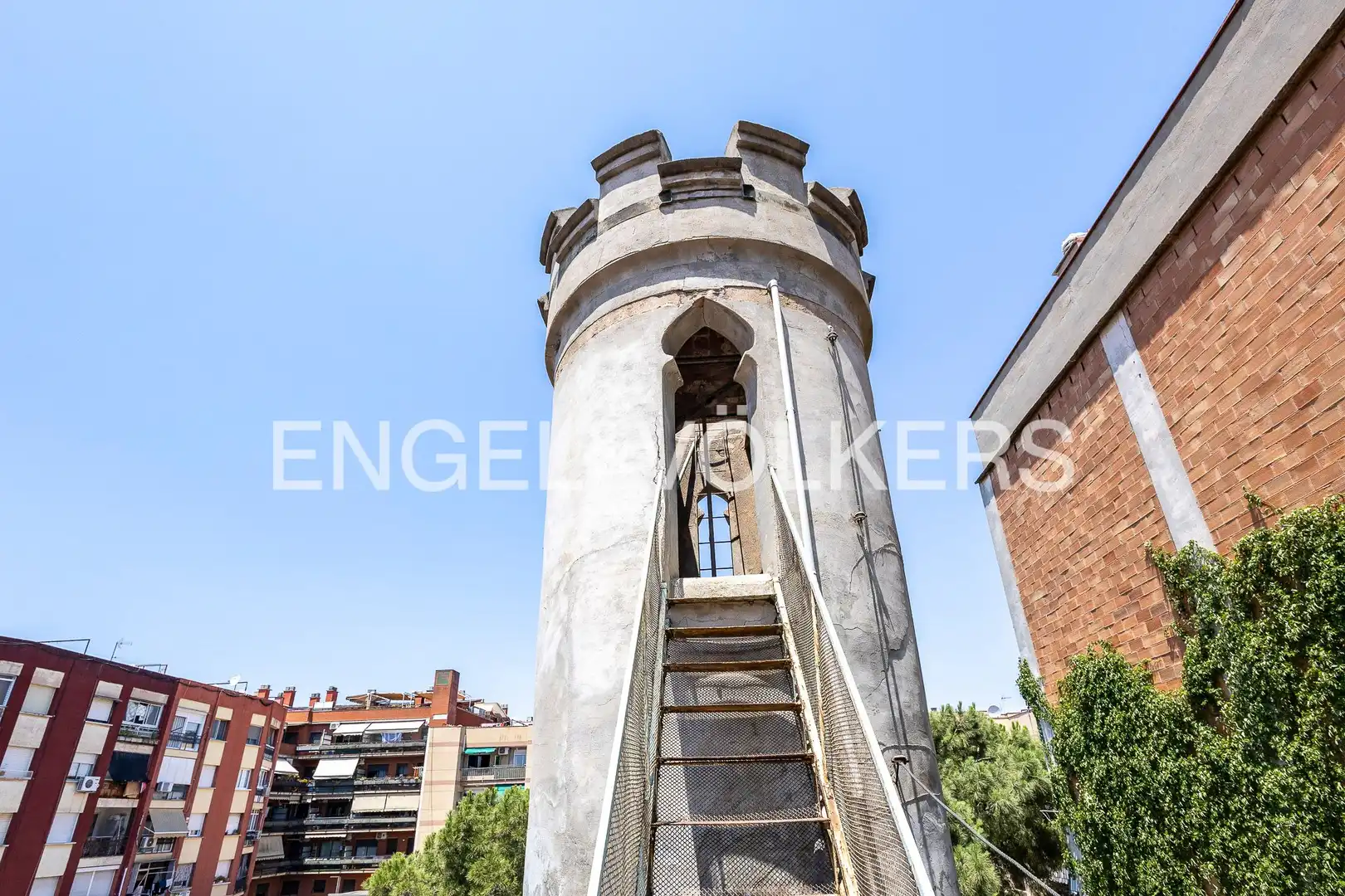Vista exterior de Casa o chalet en venta en Sant Boi de Llobregat con Aire acondicionado, Calefacción y Jardín privado