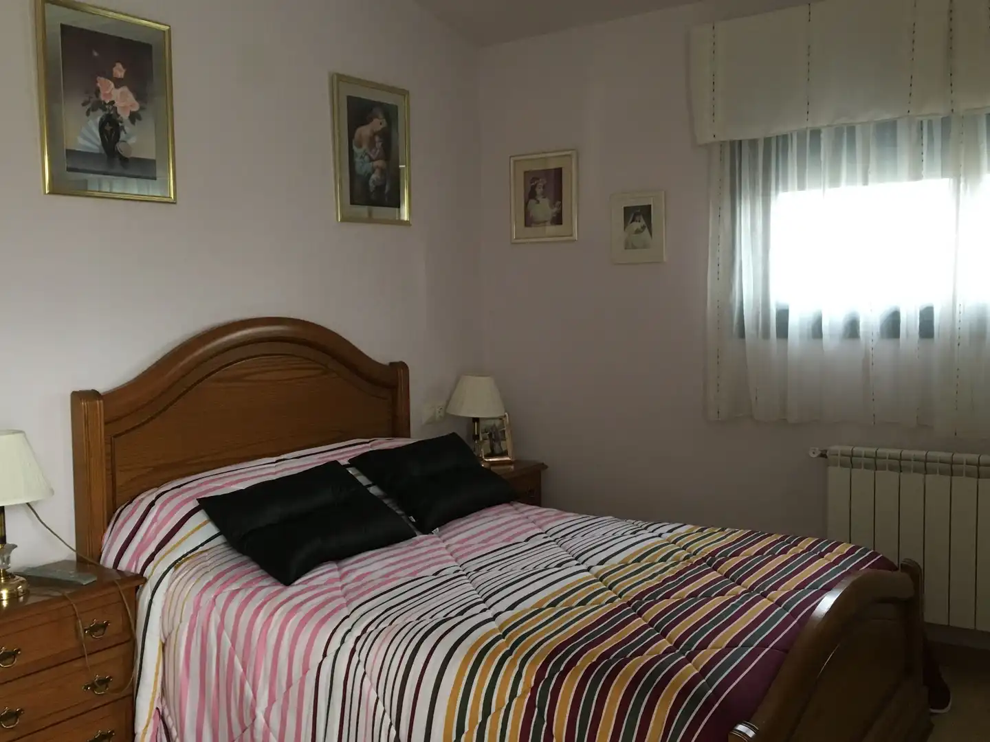 Habitación de Casa o chalet en venta en Ourense Capital  con Calefacción, Jardín privado y Parquet
