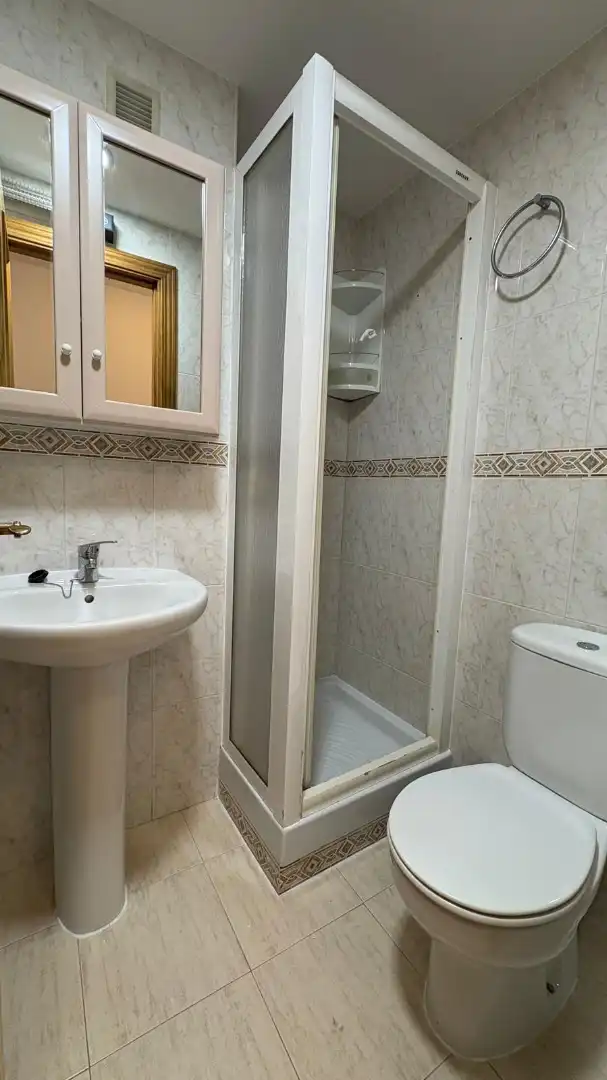 Bathroom of Flat for sale in Guardamar del Segura  with Air Conditioner, Heating and Furnished