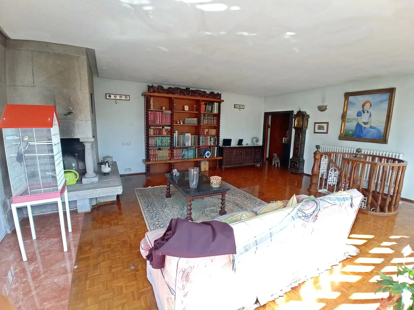 Sala d'estar de Casa o xalet en venda en Pontevedra Capital  amb Calefacció, Jardí privat i Parquet