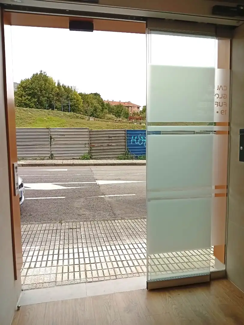 Außenansicht von Wohnungen zum Verkauf in Gijón  mit Heizung, Ofen und Waschmaschine