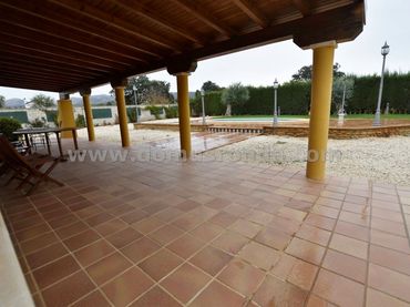 Casa rústica amb piscina en venda a Partidas Norte