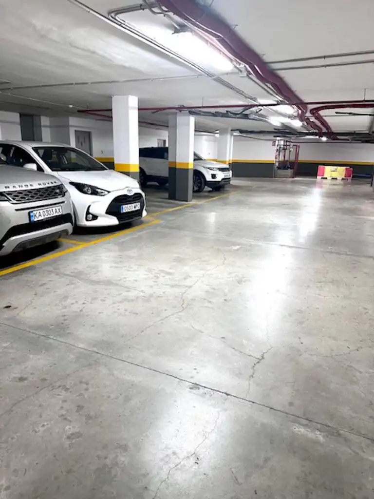 Parkplatz von Wohnung zum Verkauf in Estepona mit Klimaanlage und Möbliert