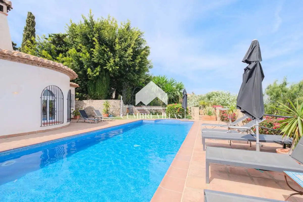 Piscina de Casa o xalet en venda en Salobreña amb Jardí privat, Terrassa i Piscina comunitària