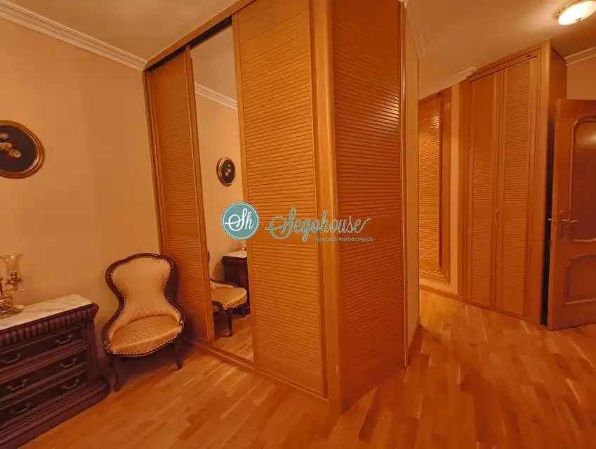 Schlafzimmer von Wohnung zur Miete in Segovia mit Heizung, Parkett und Möbliert