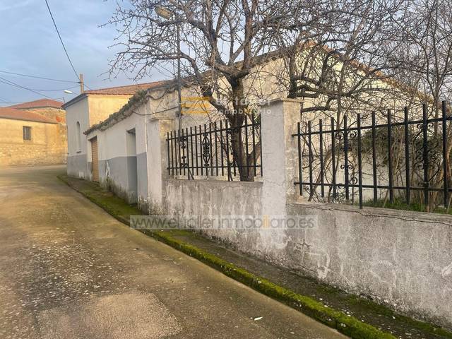 Casa-chalet en Venta en CALLE SALAS POMBO en La Fuente de San Esteban