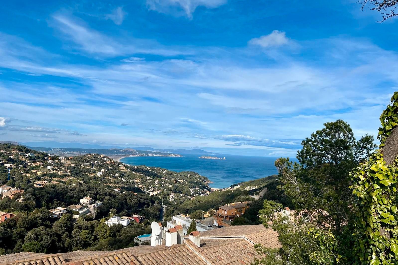 Vista exterior de Casa adosada en venda en Begur amb Terrassa i Balcó