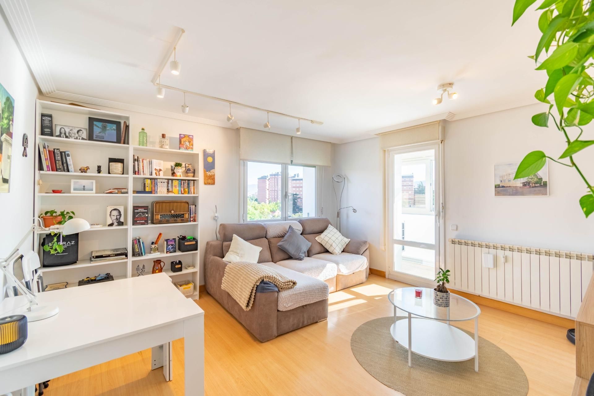 Living room of Flat for sale in  Pamplona / Iruña  with Air Conditioner, Heating and Parquet flooring