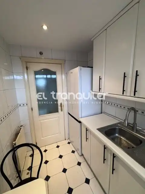 Kitchen of Flat for rent in Madrid  with Air Conditioner, Parquet flooring and Swimming Pool