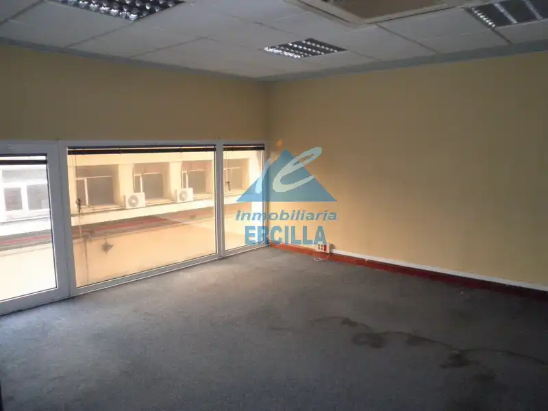 Oficina de alquiler en Basauri  con Aire acondicionado, Calefacción y Amueblado