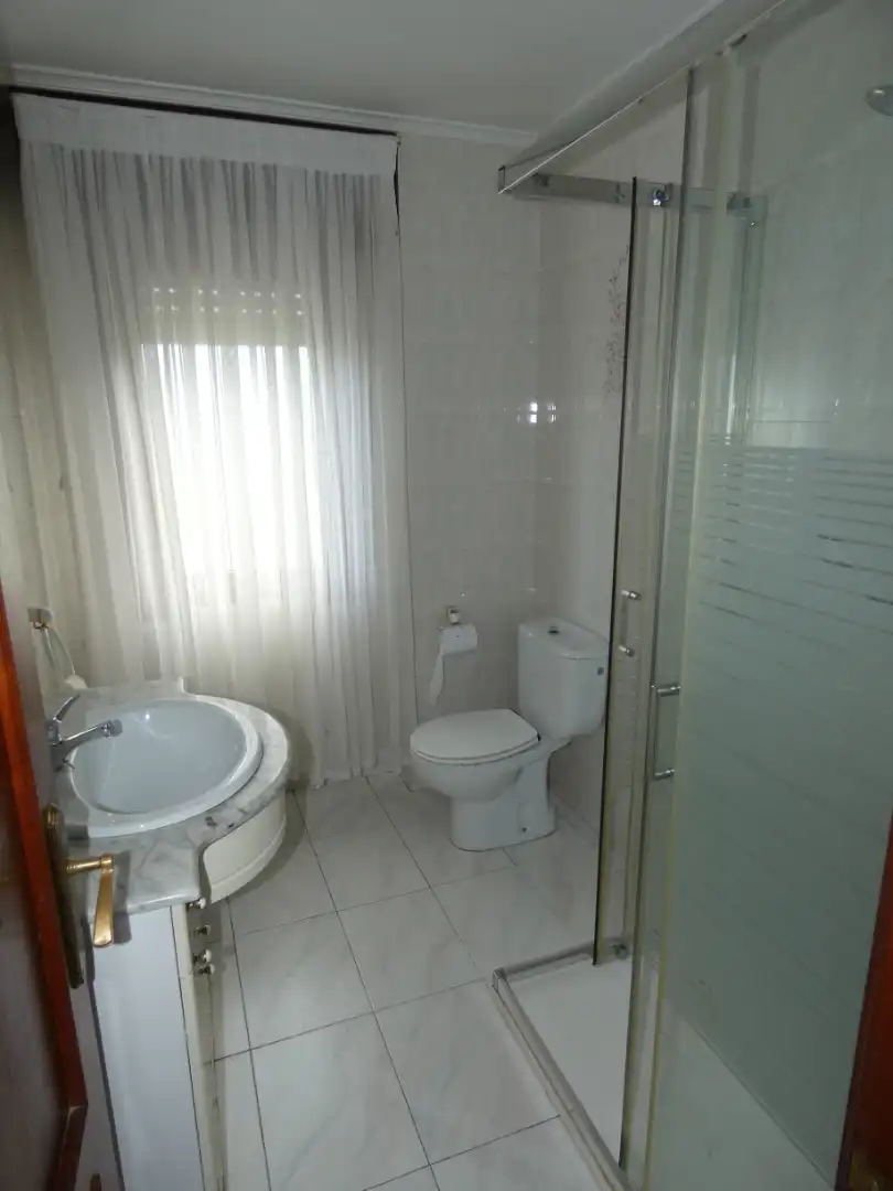 Badezimmer von Haus oder Chalet zum Verkauf in Bárcena de Cicero mit Heizung, Privatgarten und Möbliert