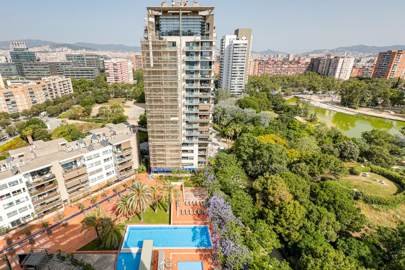 Swimming pool of Flat for sale in  Barcelona Capital  with Air Conditioner, Heating and Terrace