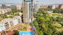Swimming pool of Flat for sale in  Barcelona Capital  with Air Conditioner, Heating and Terrace