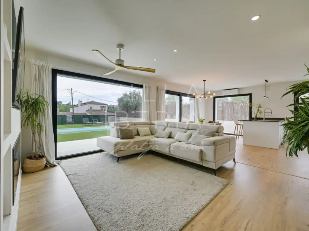 Living room of Houses for sale in Calonge i Sant Antoni  with Air Conditioner, Heating and Private garden