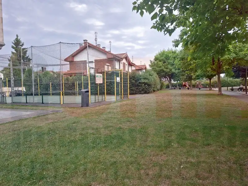 Aparcament de Pis en venda en Siero amb Calefacció i Parquet