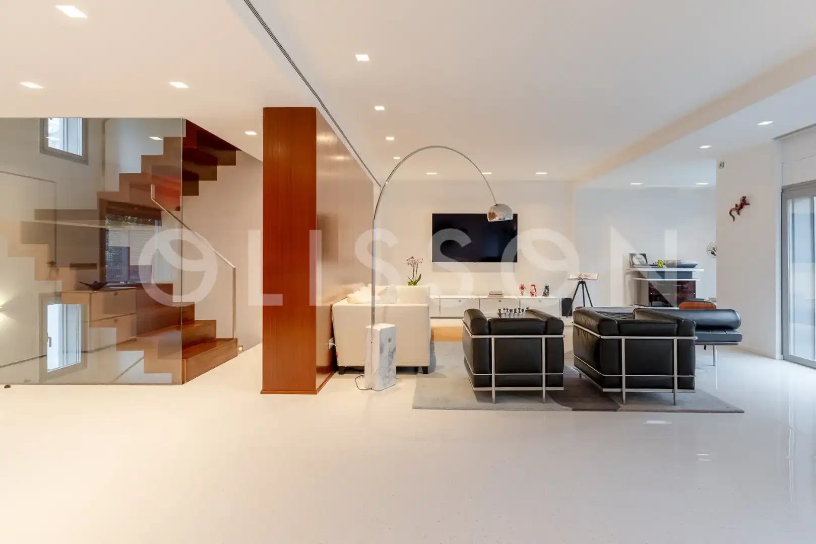Sala d'estar de Casa o xalet en venda en  Madrid Capital amb Aire condicionat, Calefacció i Jardí privat