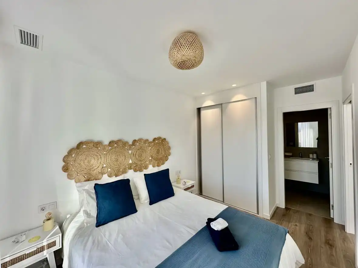 Schlafzimmer von Wohnungen zum Verkauf in Santa Pola mit Klimaanlage, Abstellraum und Schwimmbad