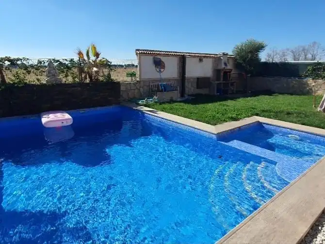 Chalet con piscina en venta en Avenida Aragoneses 1