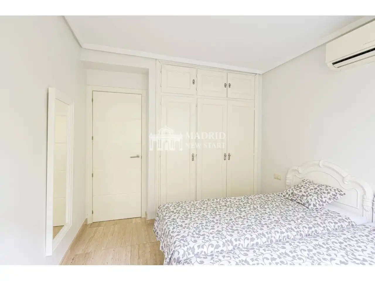 Bedroom of Flat for rent in Madrid  with Air Conditioner, Heating and Furnished