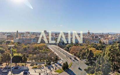 Exterior view of Flat for sale in  Valencia Capital  with Air Conditioner, Terrace and Balcony