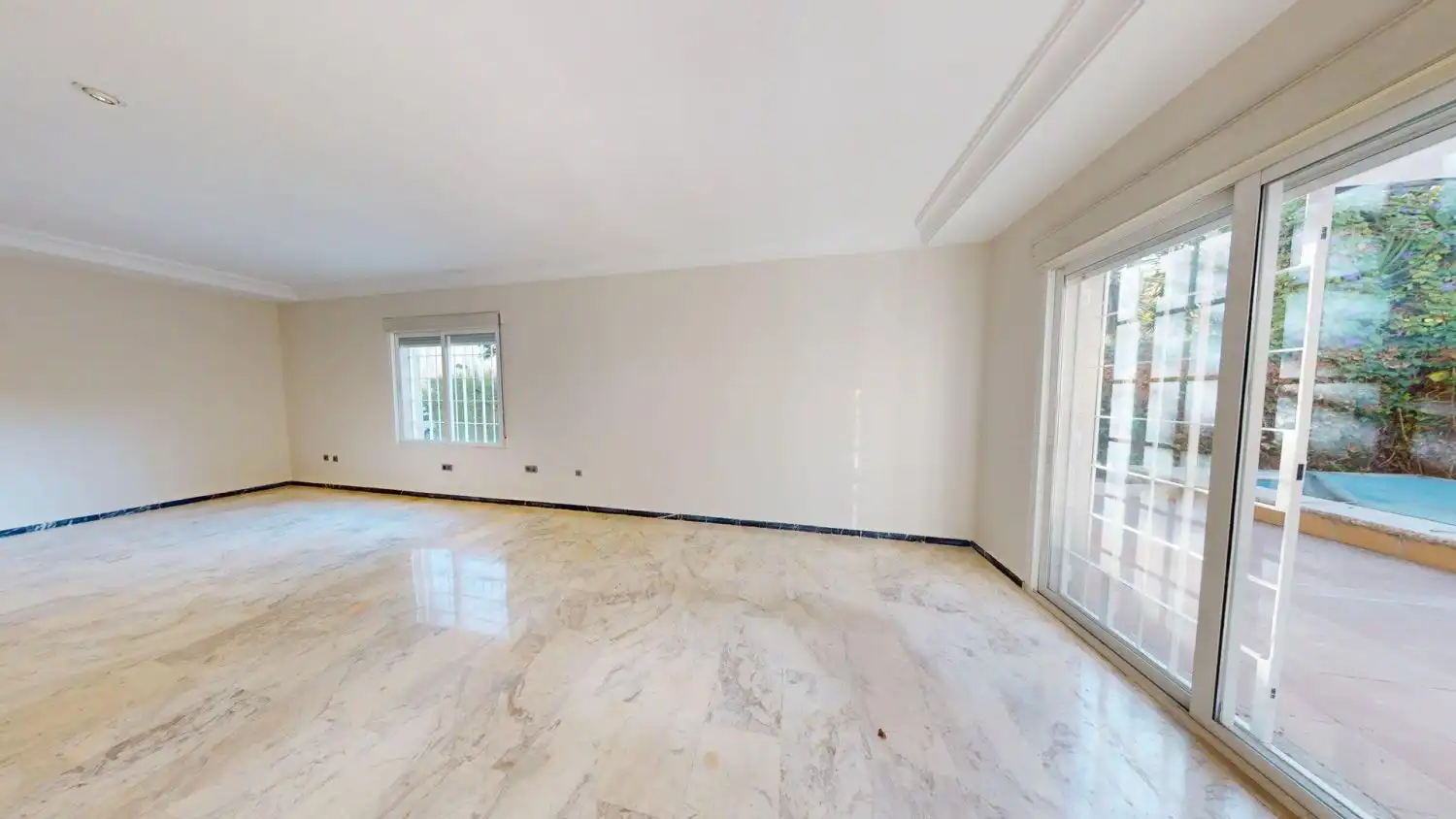 Chalet con piscina en venta en Manchester, imagen 2