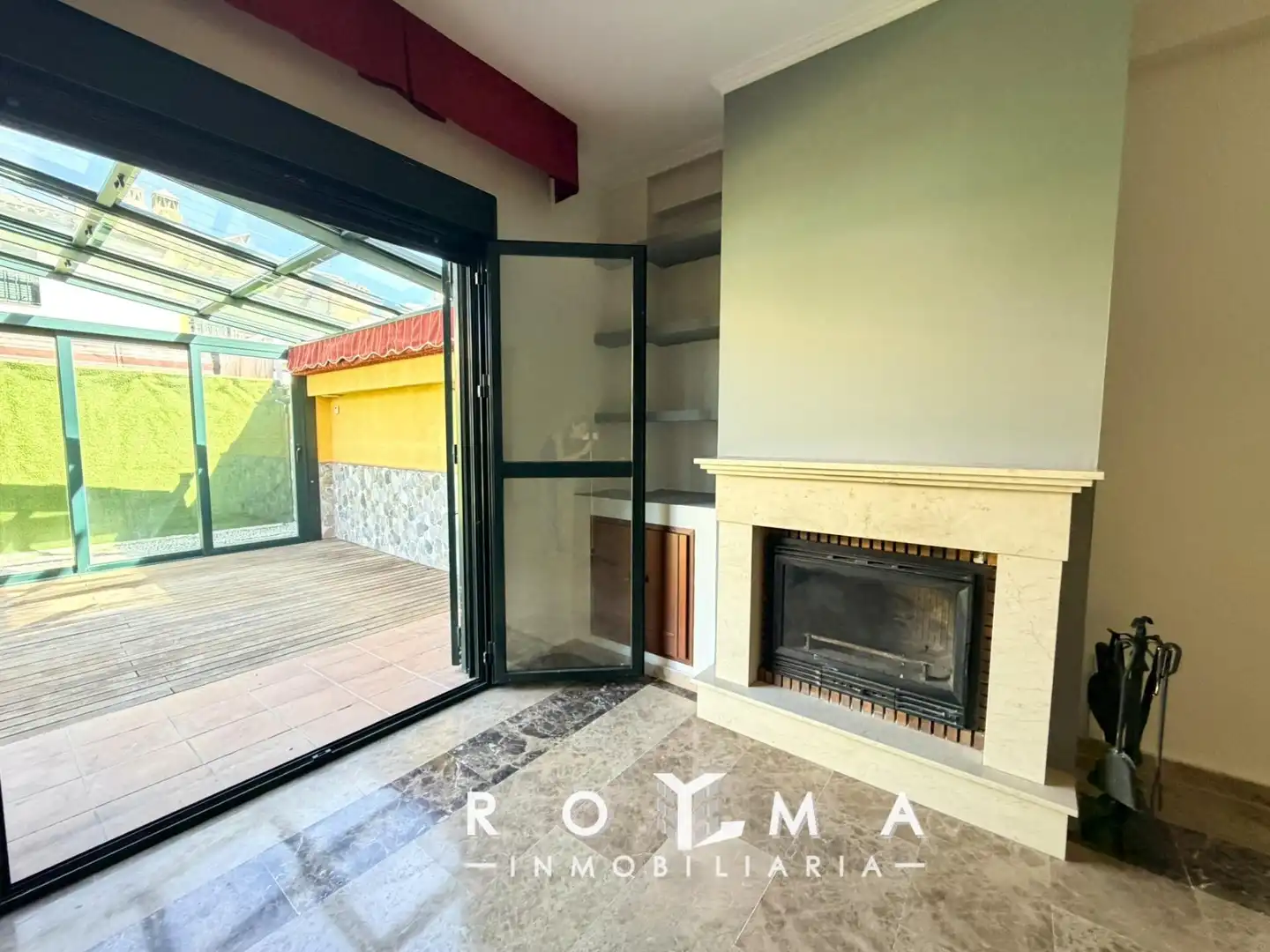 Terrace of Detached homes for rent in Bormujos  with Air Conditioner, Heating and Private garden