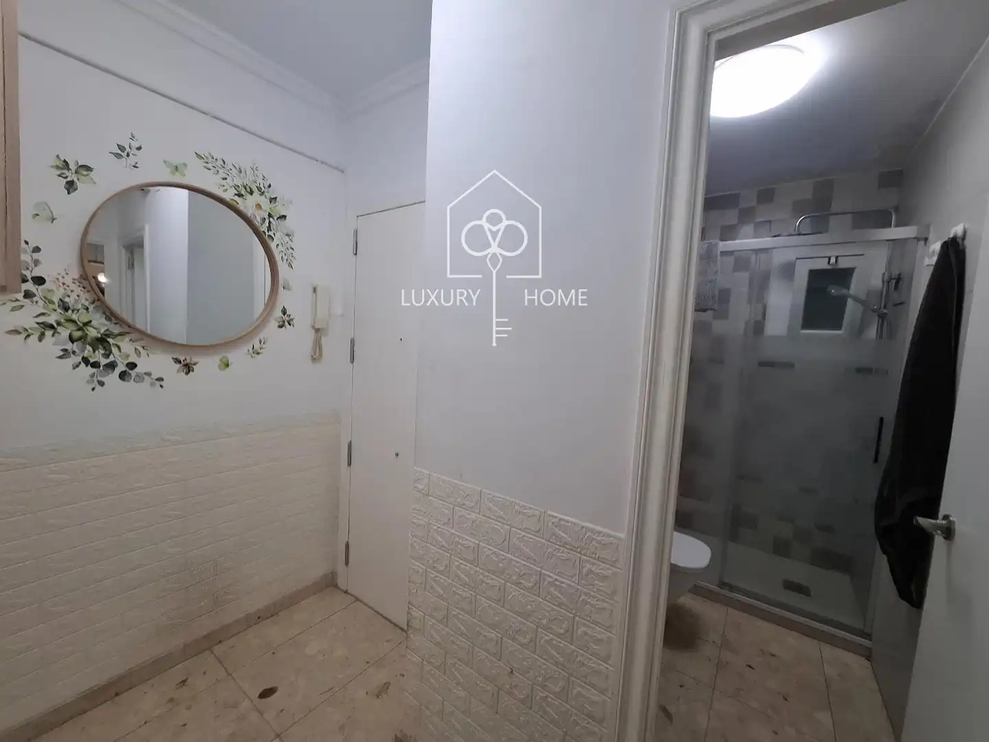 Bathroom of Flat for sale in Viladecans  with Air Conditioner, Terrace and Oven