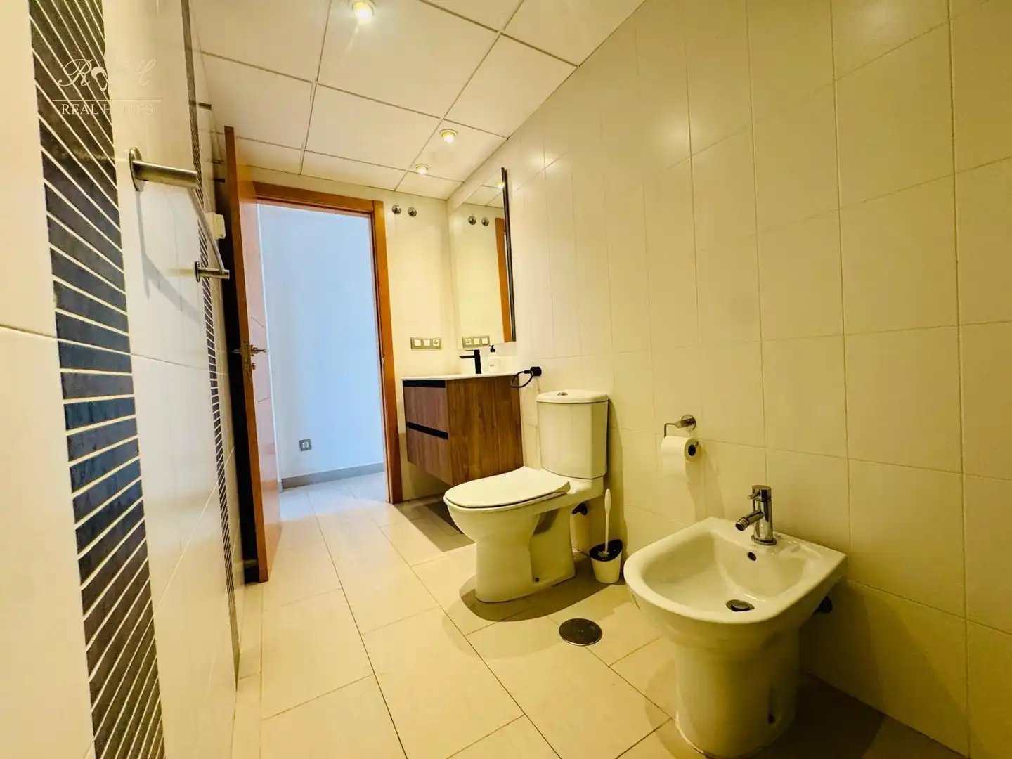 Badezimmer von Dachboden zur Miete in L'Alfàs del Pi mit Klimaanlage, Terrasse und Schwimmbad