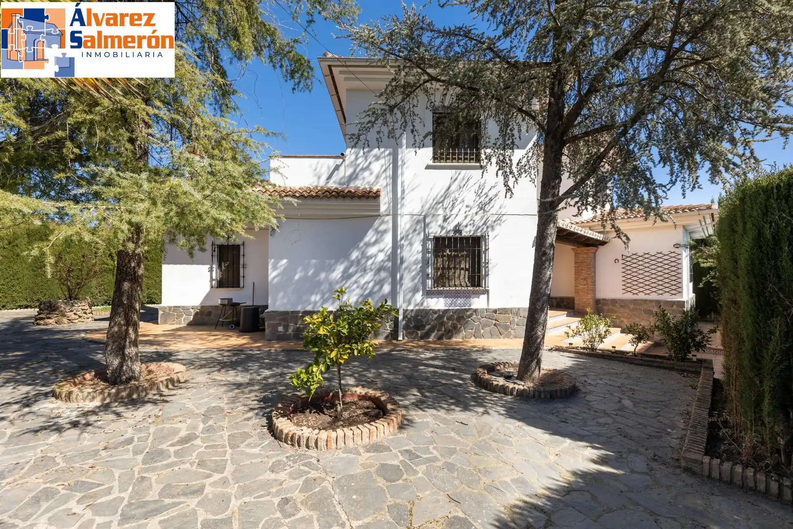 Vista exterior de Casa o xalet en venda en Albolote amb Aire condicionat, Jardí privat i Terrassa