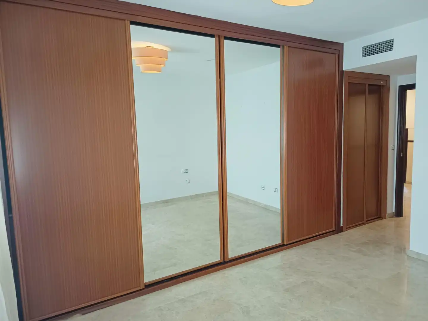 Habitación de Ático en venta en Córdoba con Aire acondicionado, Terraza y Trastero