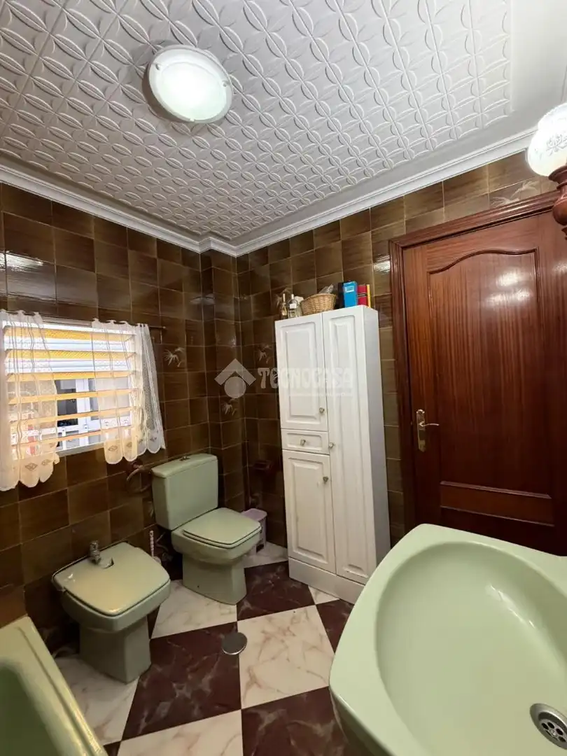 Bany de Casa o xalet en venda en Sevilla amb Aire condicionat i Balcó