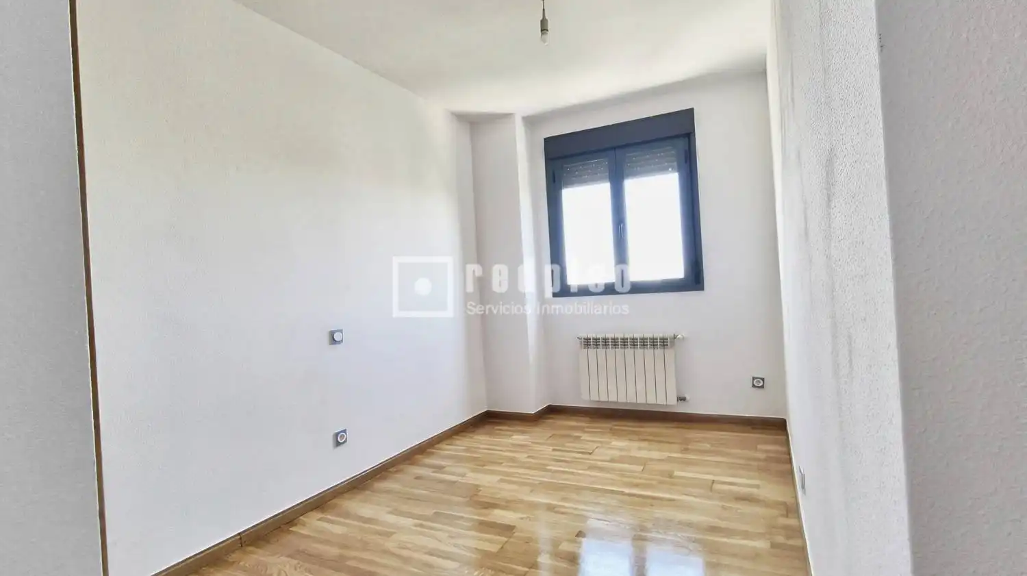 Bedroom of Flat for sale in Madrid  with Air Conditioner, Heating and Private garden