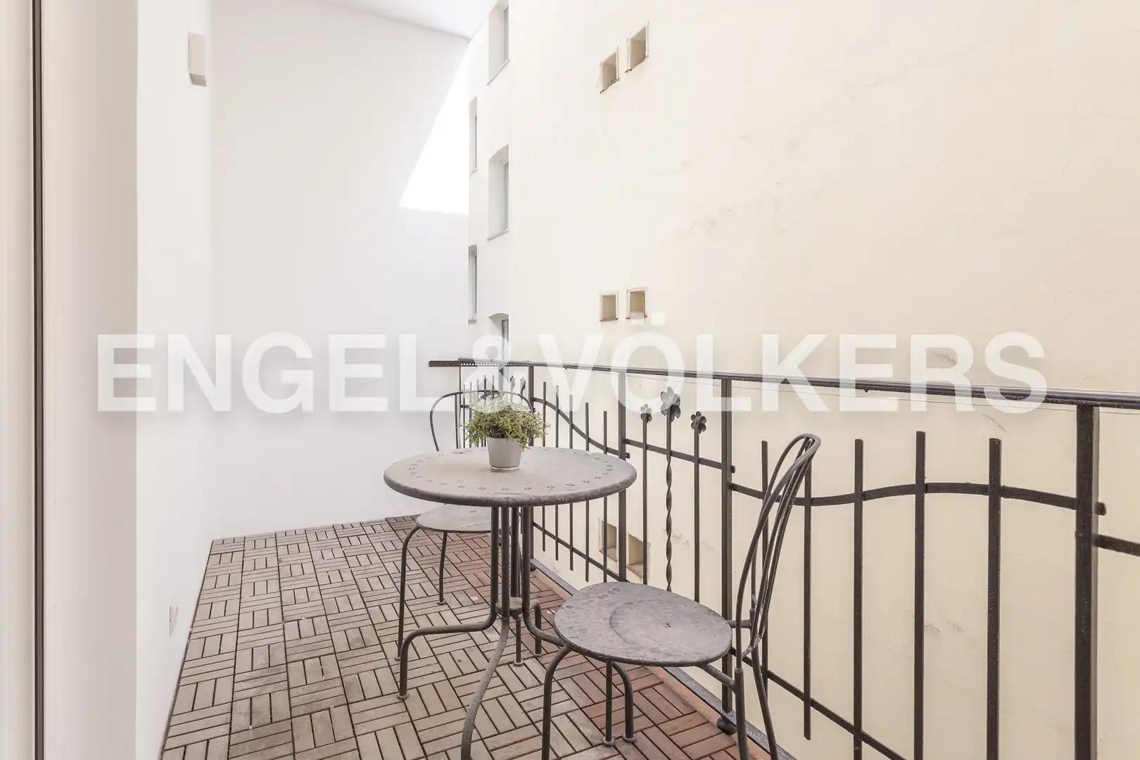 Balcony of Flat for rent in Madrid  with Air Conditioner, Heating and Storage room
