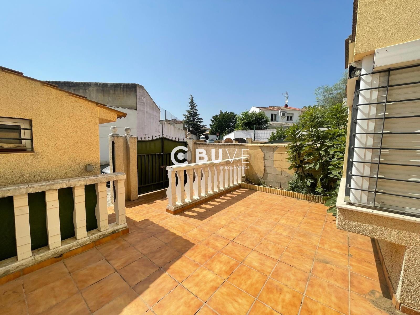 Vista exterior de Casa o xalet en venda en Villanueva del Ariscal amb Aire condicionat, Terrassa i Traster