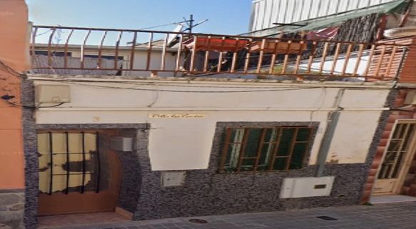 Vista exterior de Casa adosada en venda en Sabadell