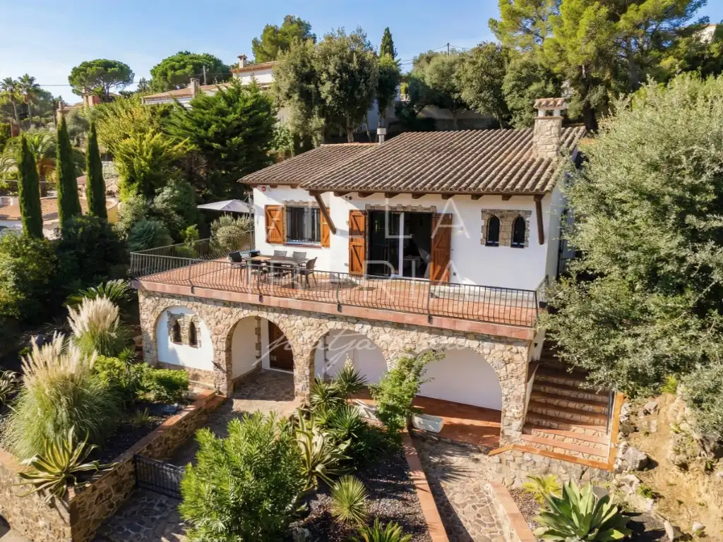 Außenansicht von Haus oder Chalet zum Verkauf in Castell d'Aro, Platja d'Aro i s'Agaró mit Klimaanlage, Heizung und Privatgarten