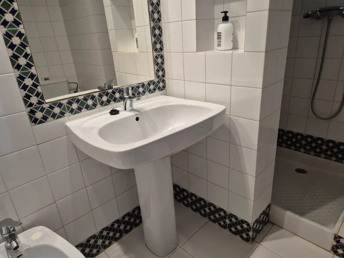 Bathroom of Ground floor for rent in Torrevieja  with Air Conditioner, Terrace and Furnished