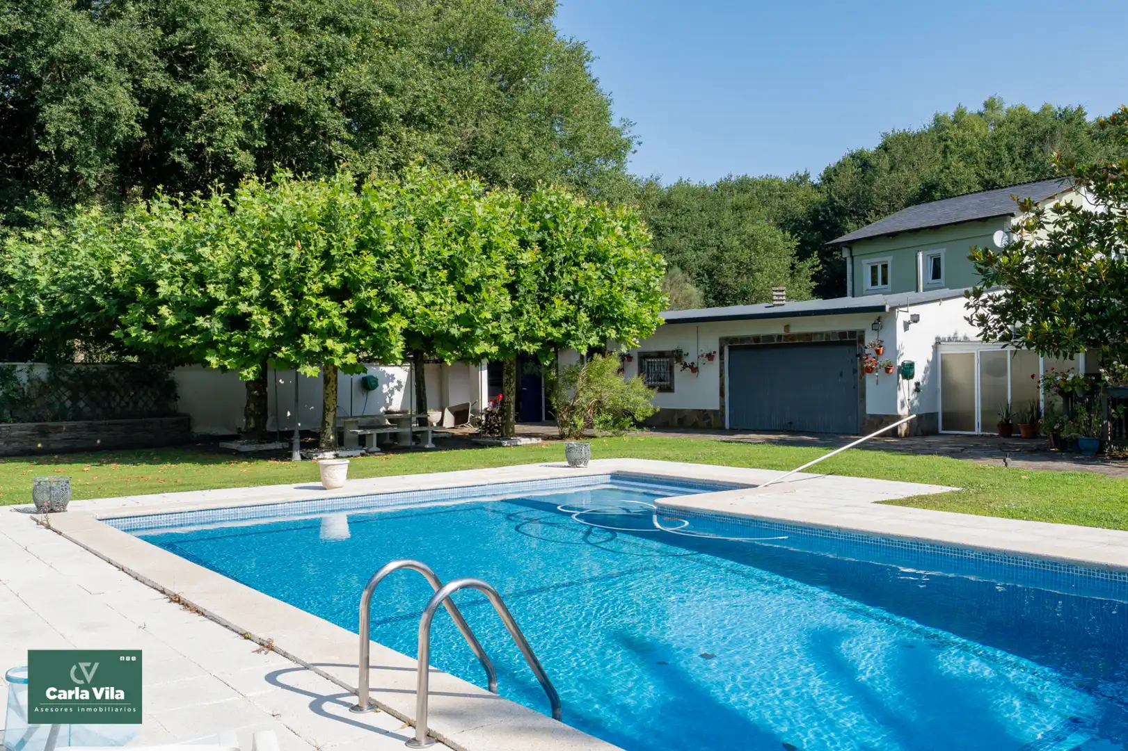 Piscina de Casa o xalet en venda en Lugo amb Calefacció, Jardí privat i Parquet