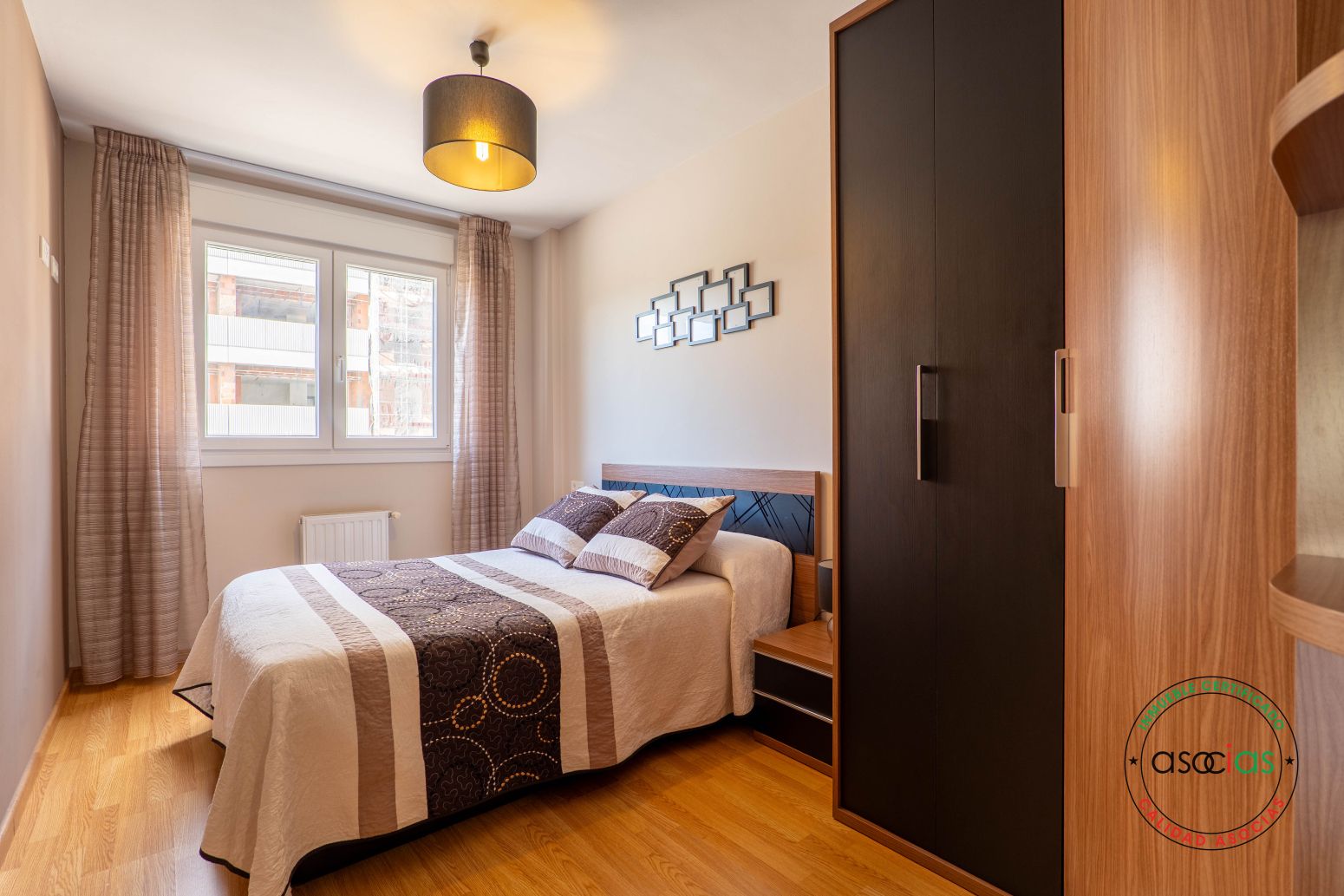 Habitación de Piso en venta en Gijón  con Calefacción, Parquet y Trastero