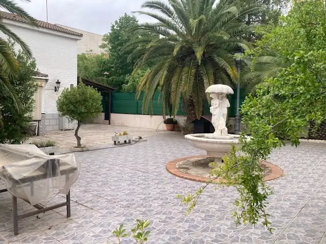 Vista exterior de Casa o xalet en venda en Olías del Rey amb Aire condicionat, Calefacció i Jardí privat