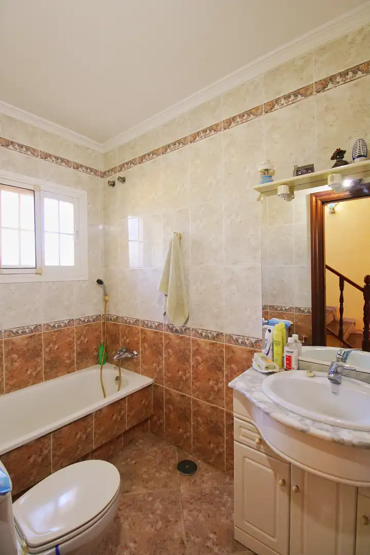 Badezimmer von Country house zum Verkauf in Alhaurín de la Torre mit Klimaanlage, Heizung und Privatgarten
