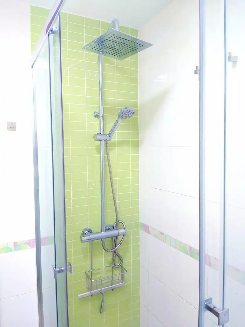 Bathroom of Flat for rent in Sevilla  with Air Conditioner and Furnished