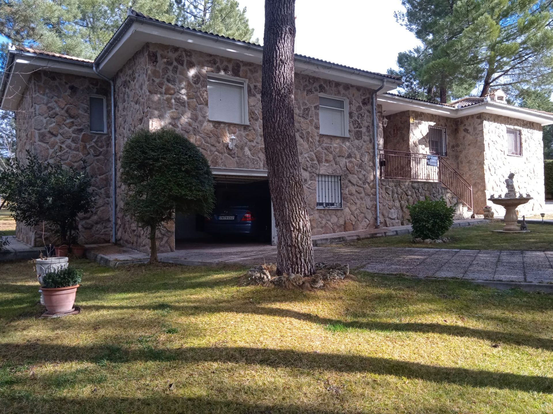 Vista exterior de Casa o xalet en venda en Marugán amb Calefacció, Jardí privat i Terrassa