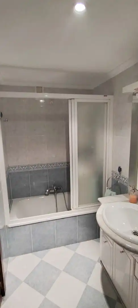 Bathroom of Flat for sale in Salamanca  with Heating, Parquet flooring and Terrace