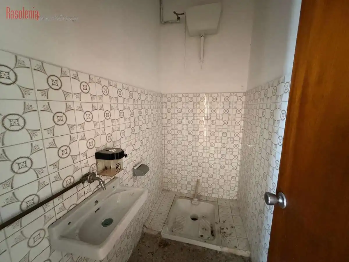 Badezimmer von Geschaftsraum zum Verkauf in Fene